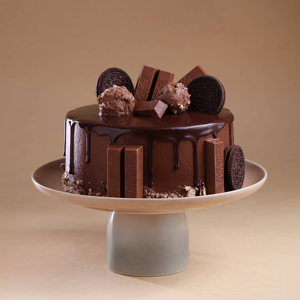 Side View of Crunchy Choco KitKat Cake