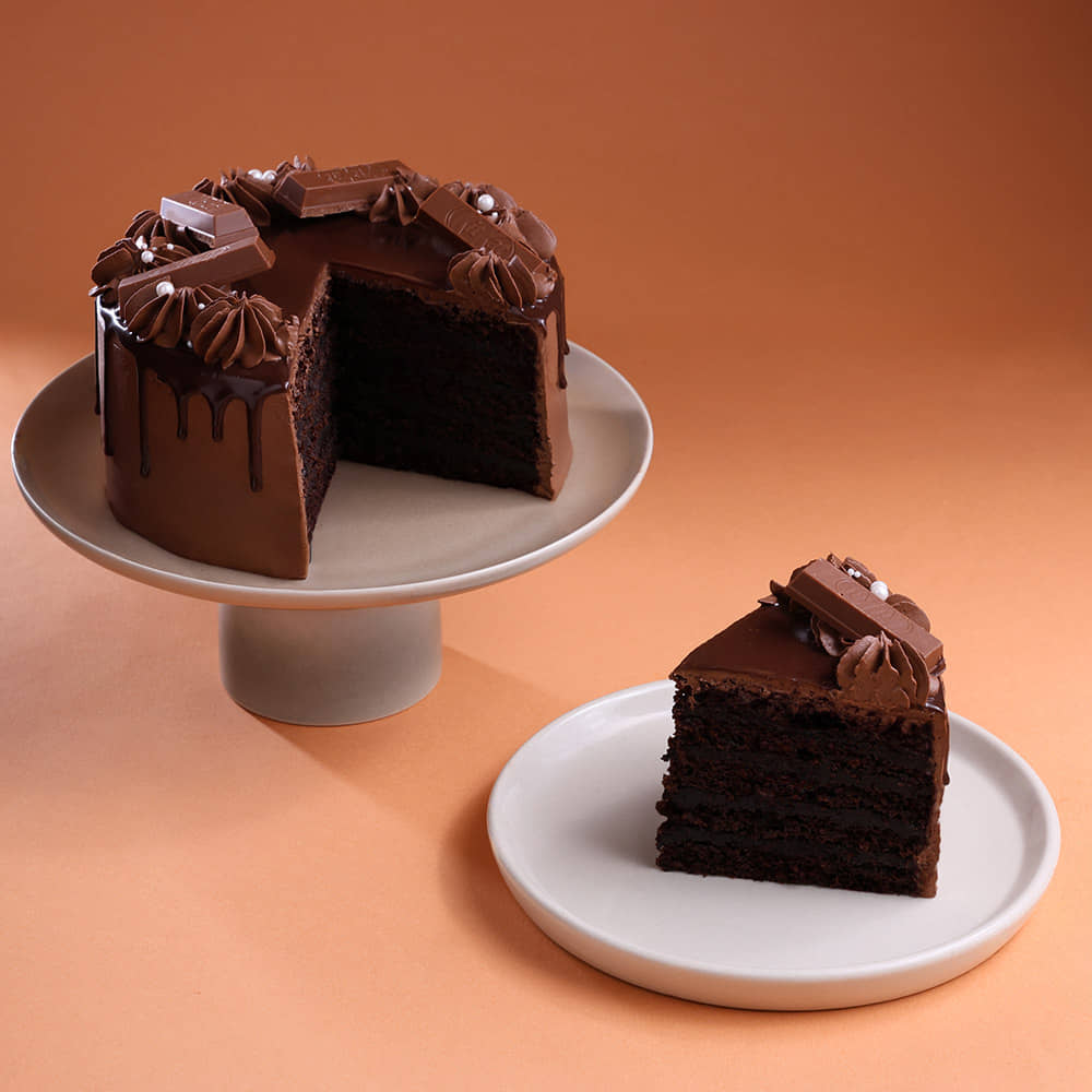 Slice View of KitKat Swirls Drip Cake