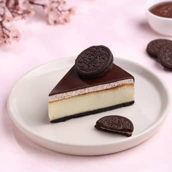 Classic Oreo Cheesecake Slice