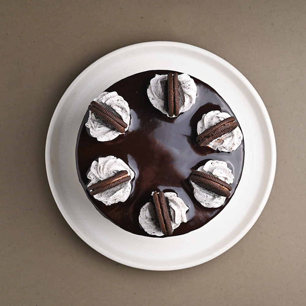 Top-View of Oreo Chocolate Drip Cake