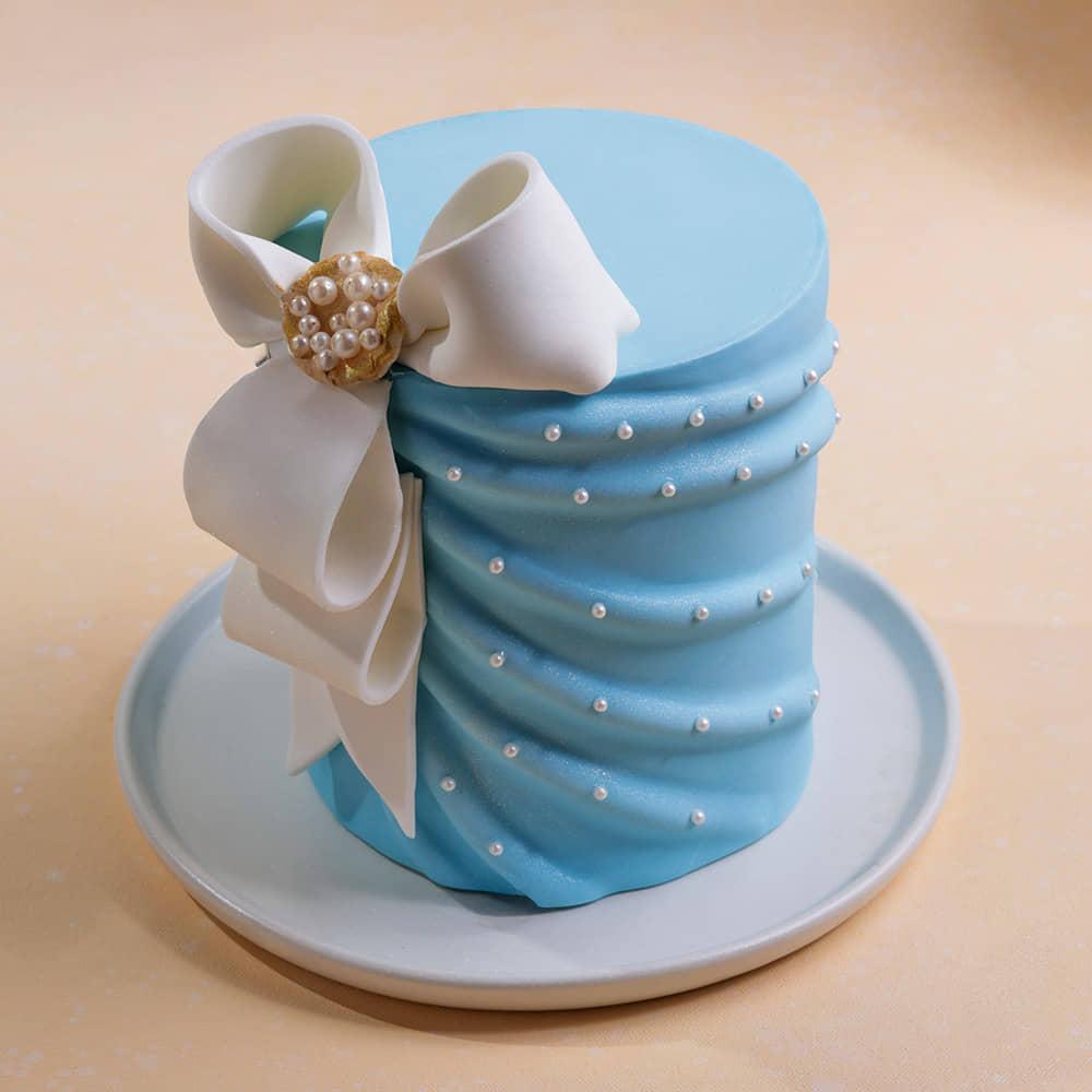 Front View of Pearls N Drapes Theme Cake