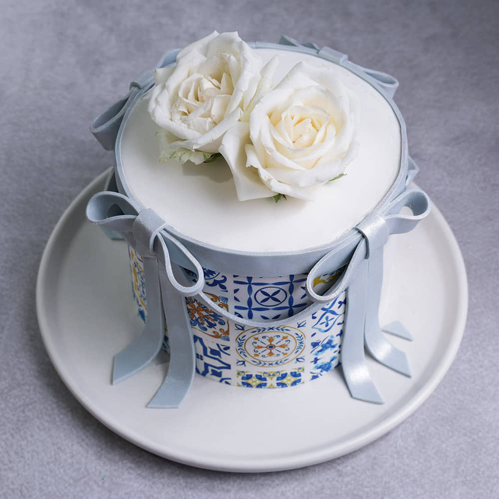 Top View of Roses N Ribbons Theme Cake