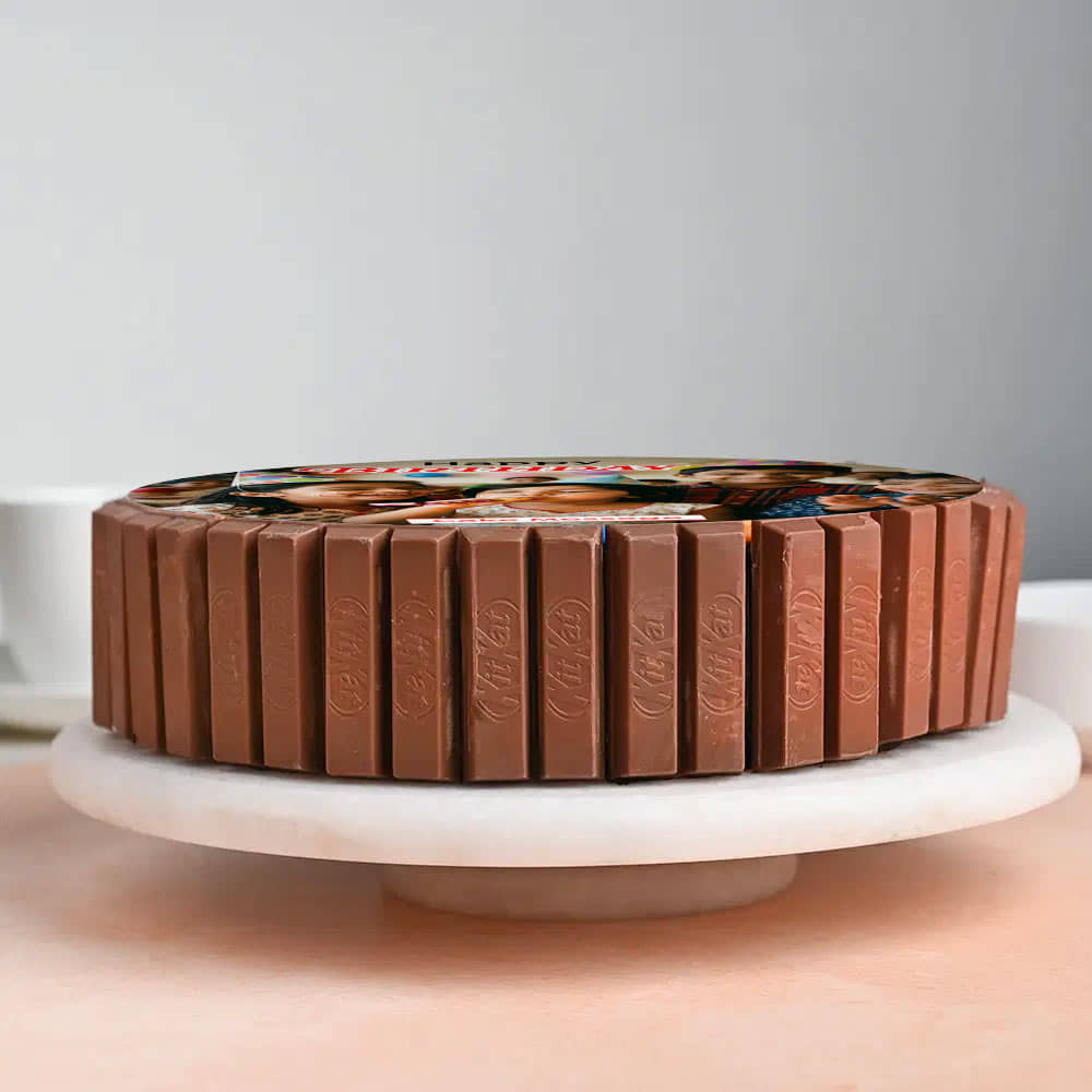 Side View of Round-Shaped N Kitkat Photo Cake