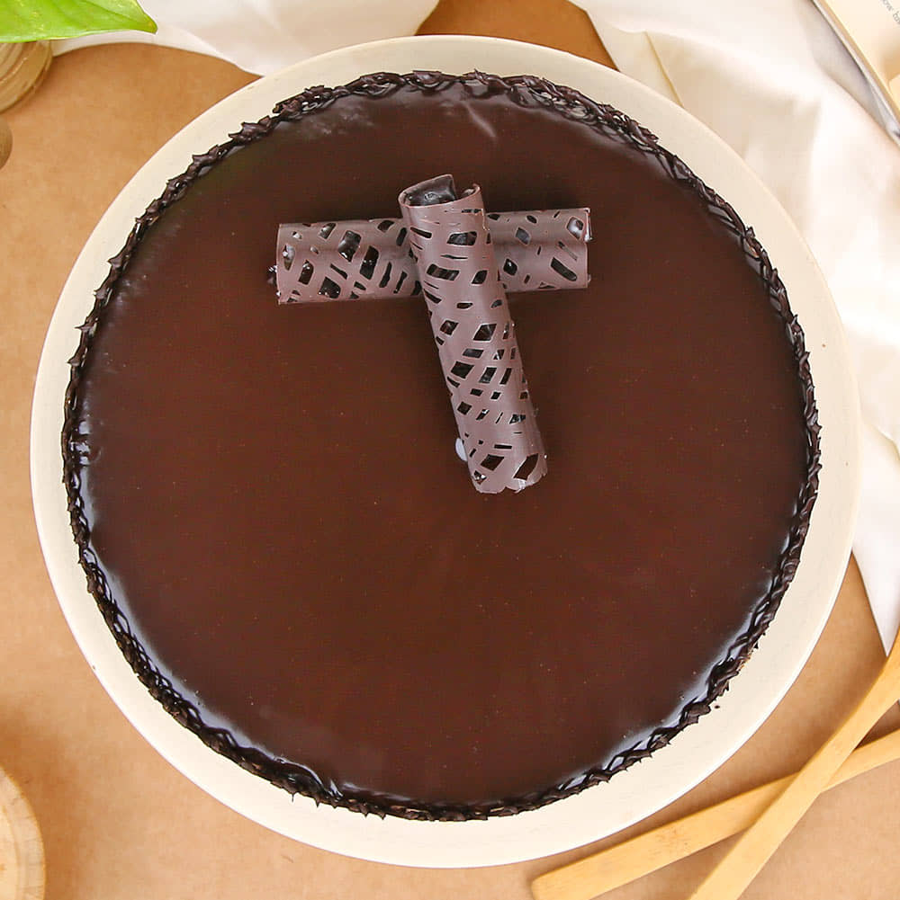 Chocolaty Creamy Round Cake