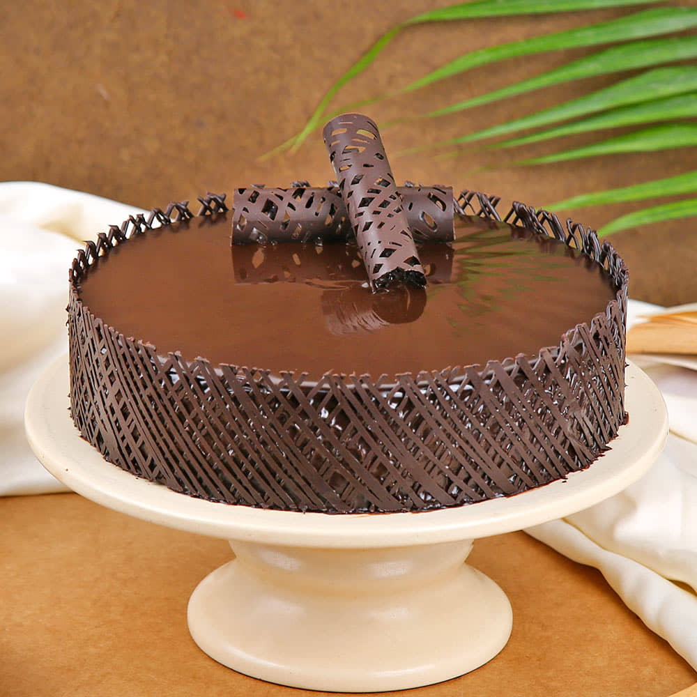 Chocolaty Creamy Round Cake
