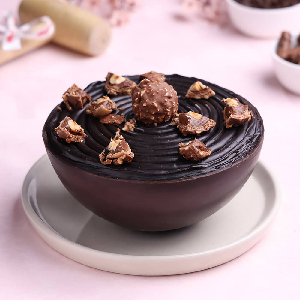 Smashing Ferrero Rocher and Kitkat Pinata Ball Cake
