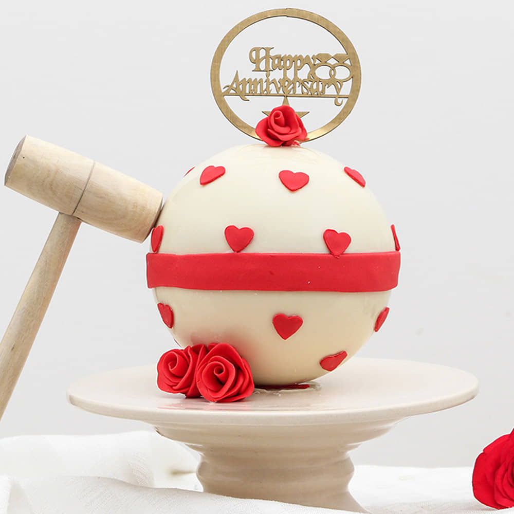 Open View of Pinata Pineapple Cake for Anniversary