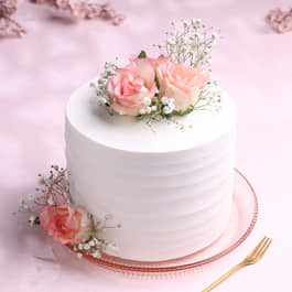 Roses Topped Vanilla Cream Cake